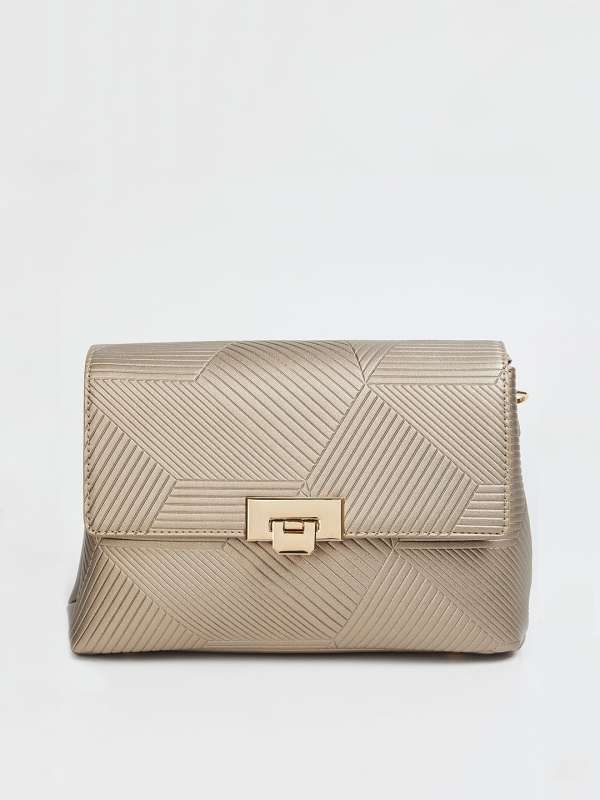 Lifestyle sling bag online on sale