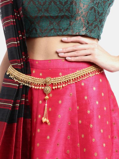 Buy Bindhani Gold Toned Kamar Band Saree Accessories For Women 151887 Myntra This jewellery is worn around the waist with saree. buy bindhani gold toned kamar band