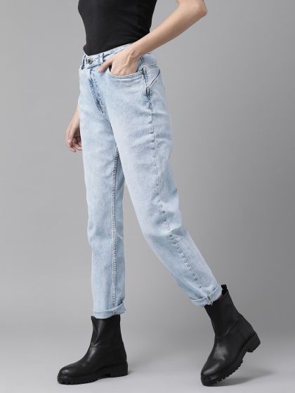 Buy Levis Women Black Boyfriend Fit Mid Rise Clean Look Stretchable Jeans -  Jeans for Women 8315511 | Myntra