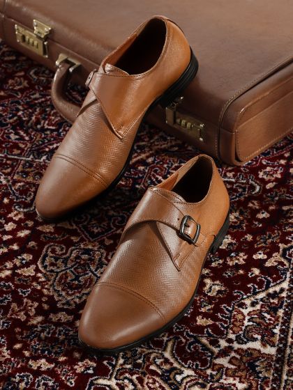 House of avenue shoes store