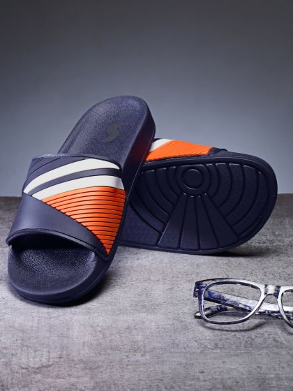 Black store lacoste sliders