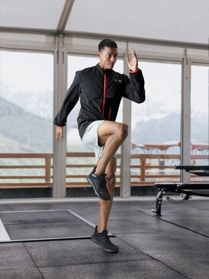 Nike running deals bomber jacket