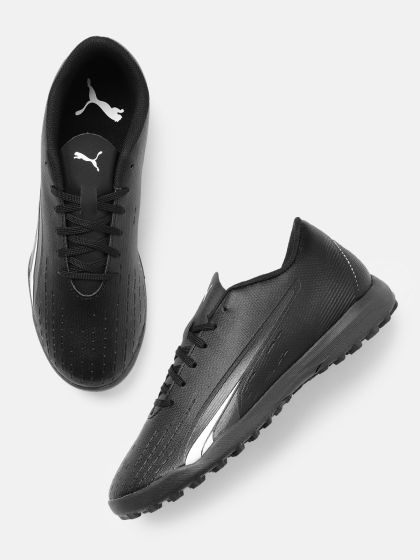 Black football deals turf shoes