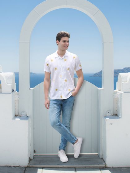 Light blue jeans discount and white shirt