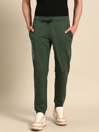 Nike club camo sweatpant discount