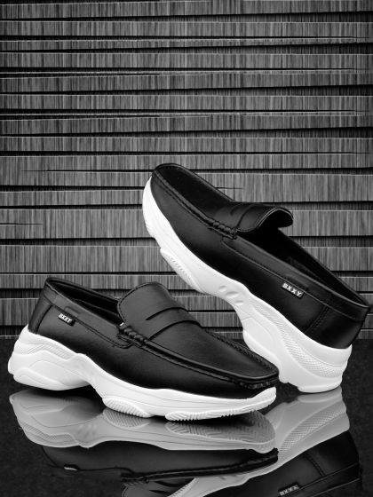 Levi's men's deals derby classic sneakers