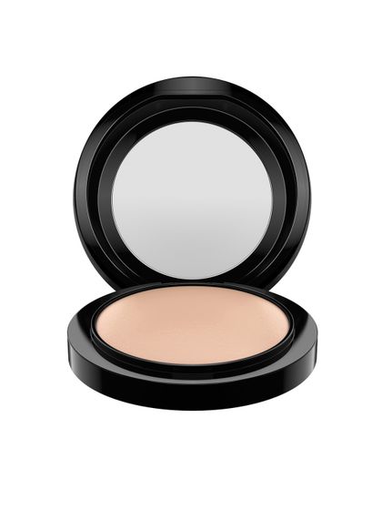 Buy Clinique Transparency Neutral Blended Face Powder And Brush Compact For Women 1981596 Myntra
