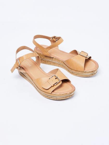 ginger sandals lifestyle