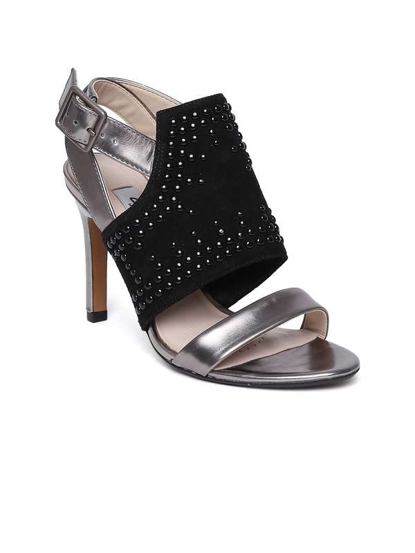 clarks sandals size 4