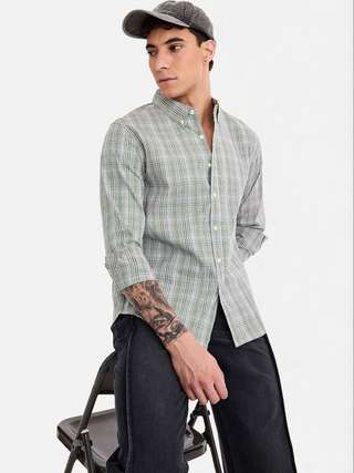 Snitch Men Checked Casual Shirt