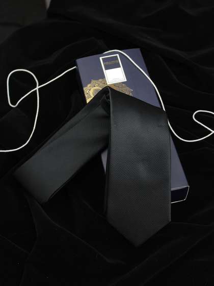 PELUCHE Black Striped
                    Broad Tie