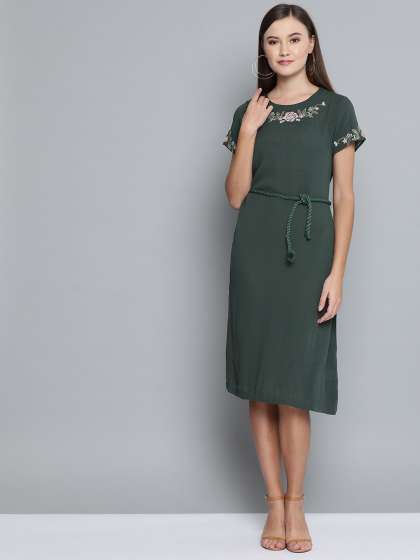 200 rs dress girl