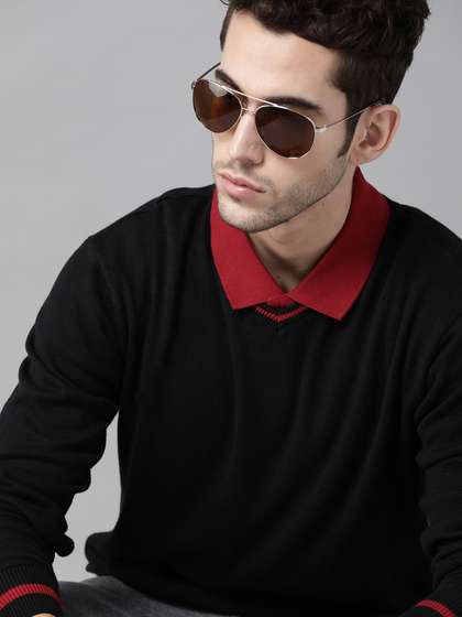 Roadster Men Black
                        Solid Pullover Sweater