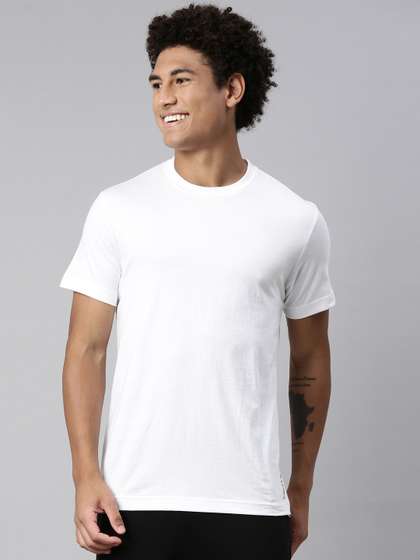 Levis Men Soft Pure
                        Cotton Round Neck Half Sleeve Tshirt