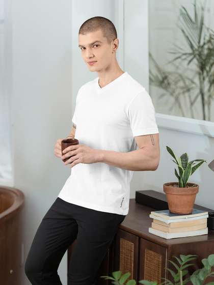 Levis Men Pure
                        Cotton V Neck Short Sleeve Tshirt
