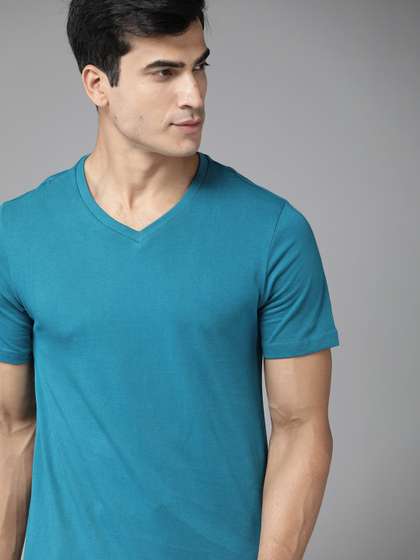 Roadster The Lifestyle Co Men Blue Cotton Solid V-Neck T-shirt