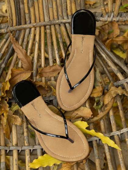 Shoetopia Girls
                        Black Solid Open Toe Flats