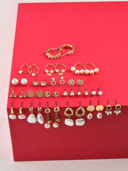 AMI Set Of 20 Earrings