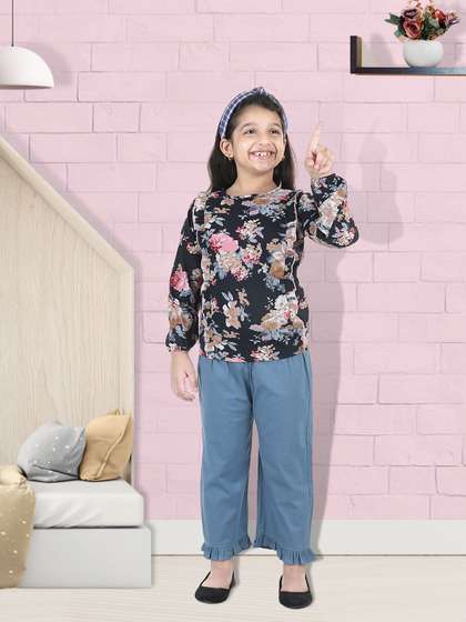 Cutiekins Girls Black
                    & Blue Printed Top with Capris