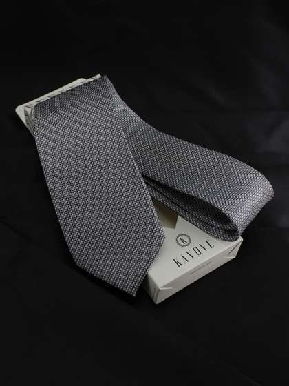 Kavove Men Grey
                      Printed Broad Neck Tie
