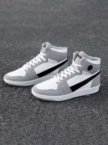 bacca bucci Men Grey
                    Colourblocked Sneakers