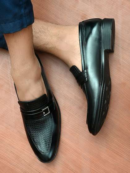 Price History of INVICTUS Men Black Textured Formal Loafers (6) by