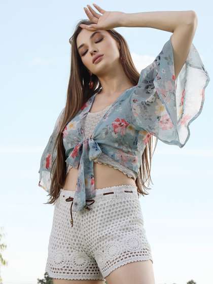 Sera Women Blue &
                      Pink Printed Crop Shrug