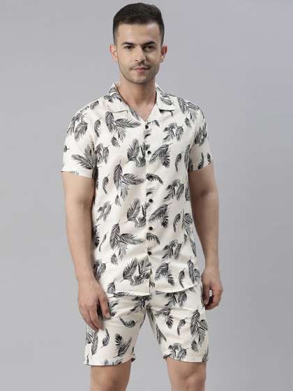 Bushirt Men
                        Cream-Coloured & Black Printed Night suit