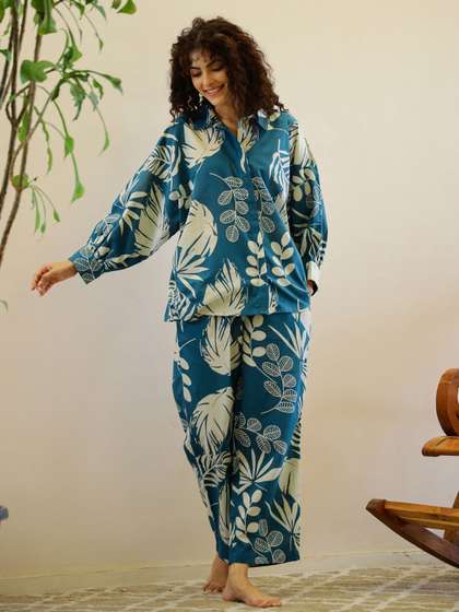 SANSKRUTIHOMES Women
                        Floral Printed Cuffed Sleeve Pure Cotton Night
                        suit