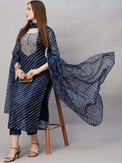 GoSriKi Striped Printed Round Neck Straight Kurta With Trousers & Dupatta
