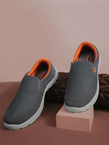 Bata Solid Men
                          Slip-On Sneakers