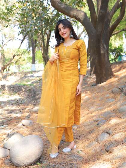 zinzraa Geometric Embroidered Straight Kurta With Trousers & Dupatta