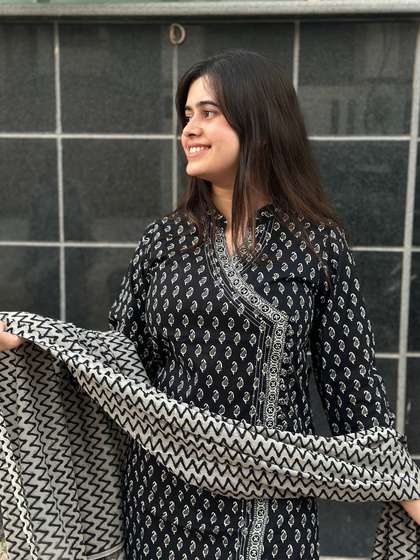GoSriKi Paisley Printed Kurta Set
