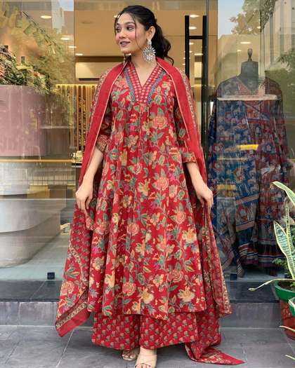 GoSriKi Floral Printed Kurta Set