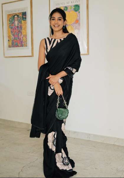 STAVA CREATION Floral Printed Saree