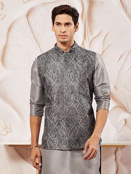 VASTRAMAY Embroidered Nehru Jacket