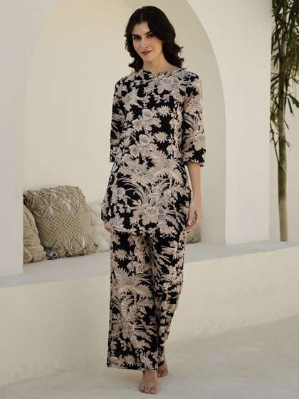 SANSKRUTIHOMES Women
                      Floral Printed Pure Cotton Night suit