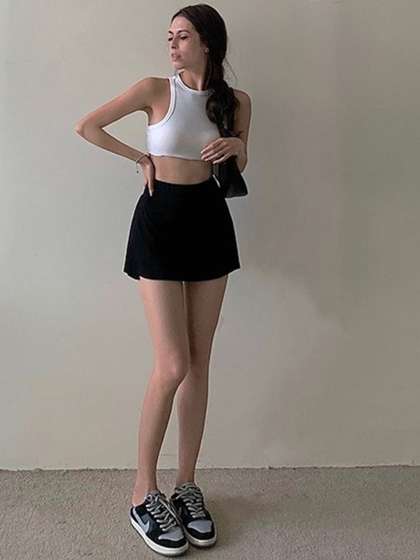 HERE&NOW Straight Mini Skirts