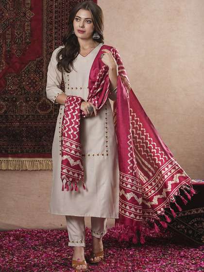 GoSriKi Embroidered Kurta Set