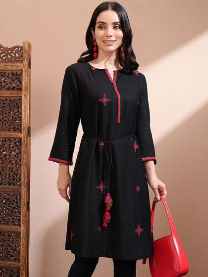 Vishudh Women Floral Embroidered A-Line Kurta