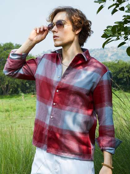Campus Sutra Men
                        Comfort Opaque Checked Casual Shirt