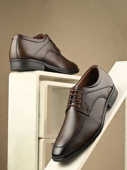 Price History of INVICTUS Men Textured Lightweight Formal Derby