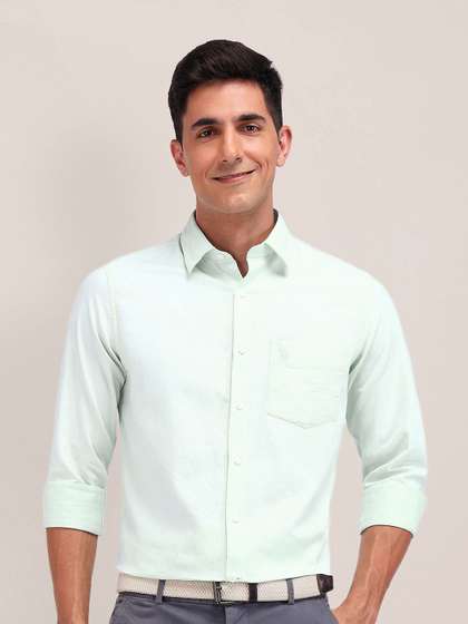 U.S. Polo Assn. Men Cutaway Collar Textured Cotton Tailored Fit Casual Shirt