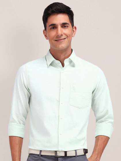 U.S. Polo Assn. Men Cutaway Collar Textured Cotton Tailored Fit Casual Shirt