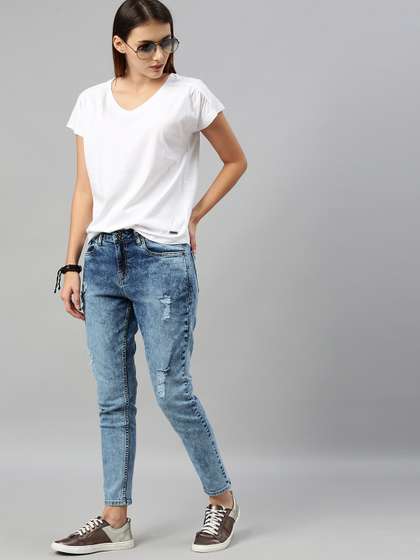 Roadster Women White
                        Solid V-Neck Cotton T-shirt