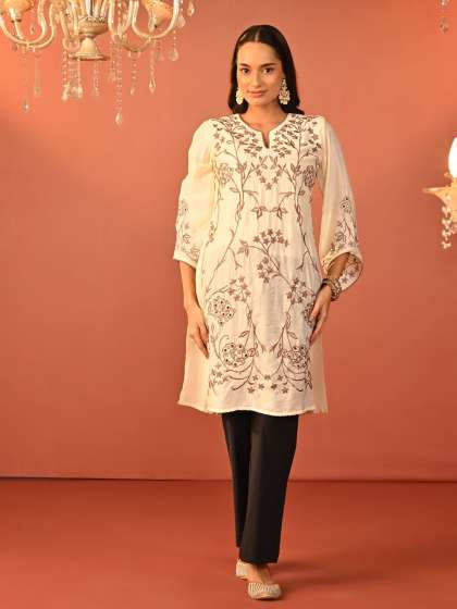 Lakshita Women Floral Embroidered Thread Work Festive Kurta