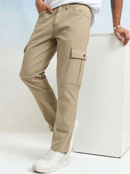 HIGHLANDER Men Solid
                      Straight Fit Easy Wash Cotton Cargos Trousers