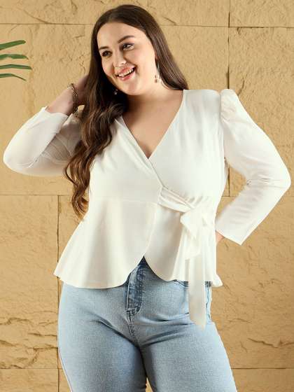 Berrylush Curve
                        Women Solid V-Neck Top