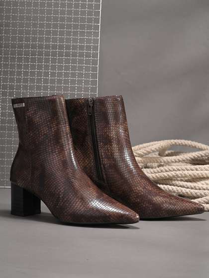 El Paso Women
                        Textured Block-Heeded Chelsea Boots