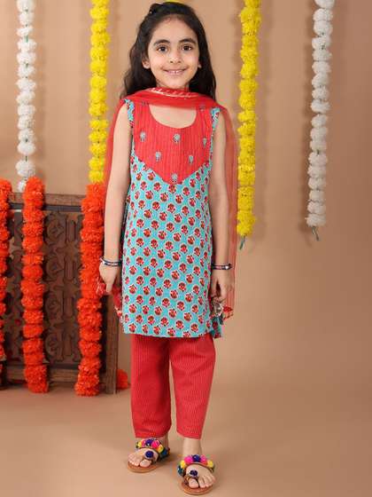 Here&Now X Kinder
                    Kids Girls Floral Printed Pure Cotton Kurta with
                    Trousers Dupatta